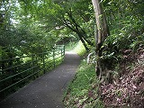 山道を抜けると…